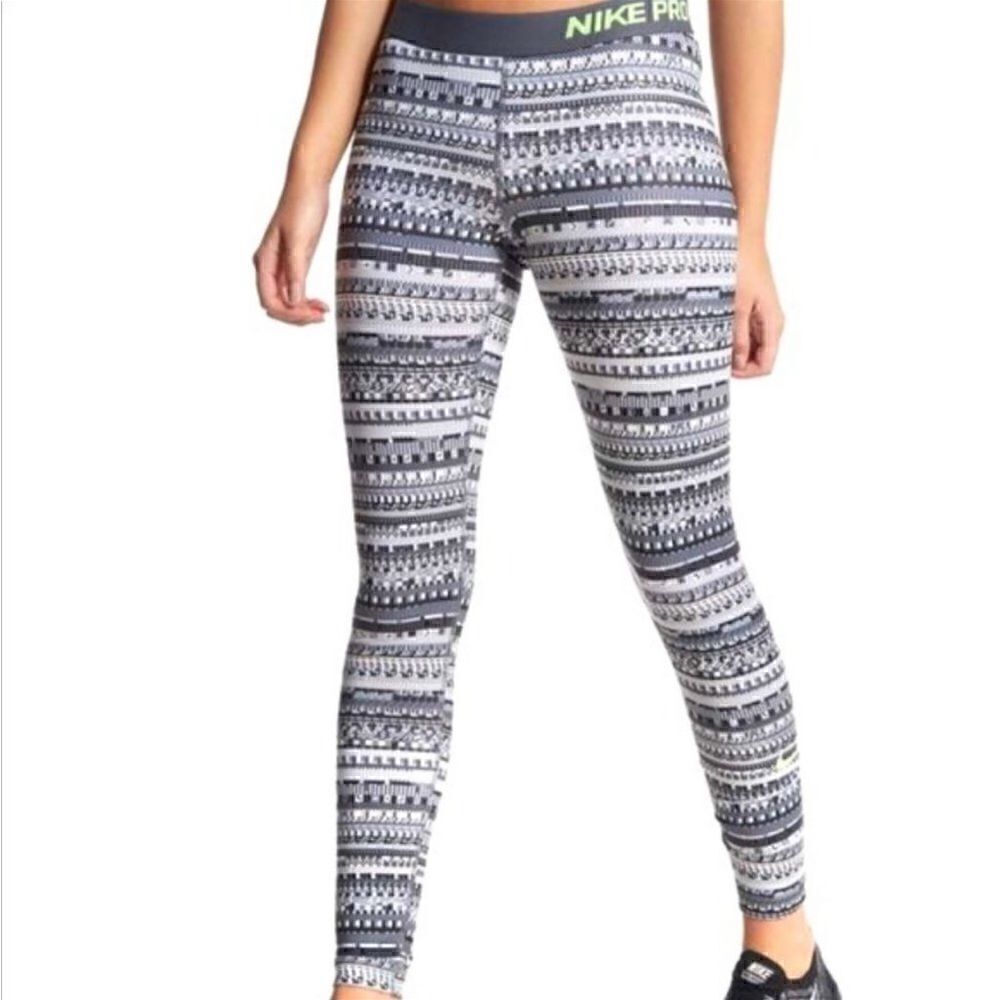 NIKE PRO HyperWarm 8 Bit Dri-Fit Black White Aztec Running Tights Women’s Size M